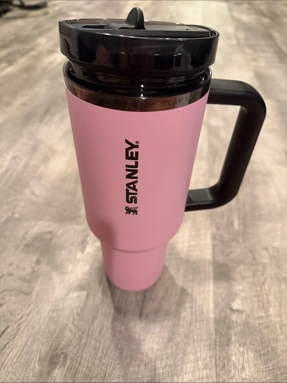 VEUC Messi GOAT Stanley Pink Travel Tumbler with Black Lid and Handle - Picture 2 of 8